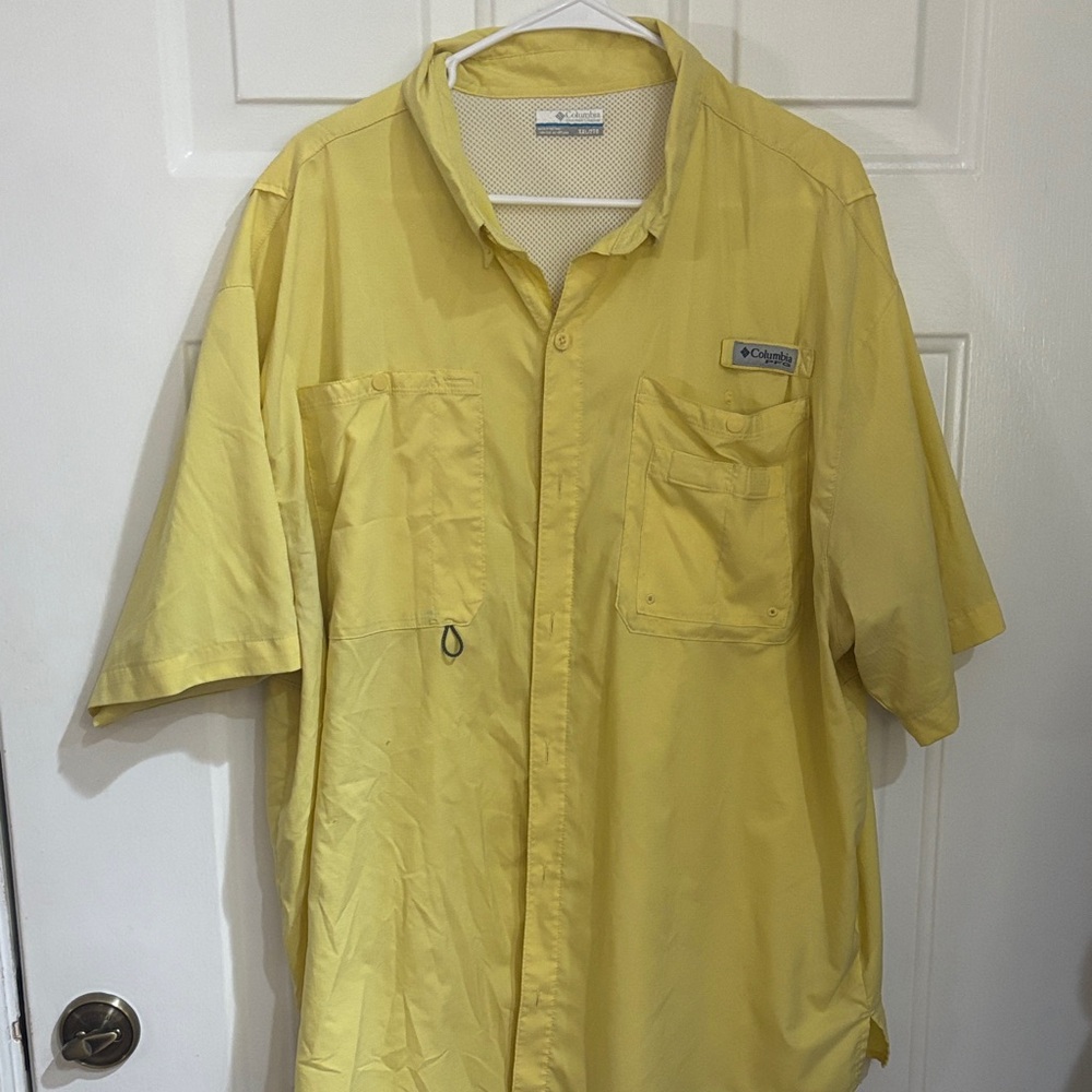 Columbia Men's Light Yellow Casual Button Down Shirt